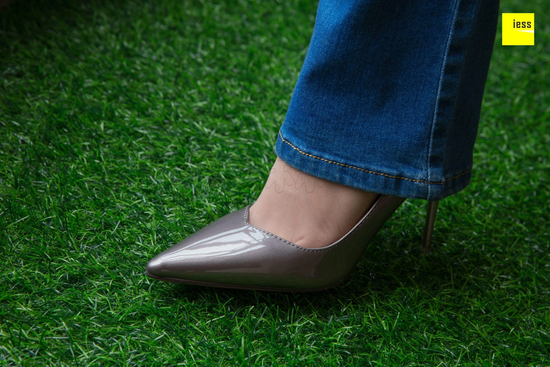 [IESS异思趣向] 2018.05.21 丝享家236:《辣妈的喇叭裤短丝》辣妈（君君） 2